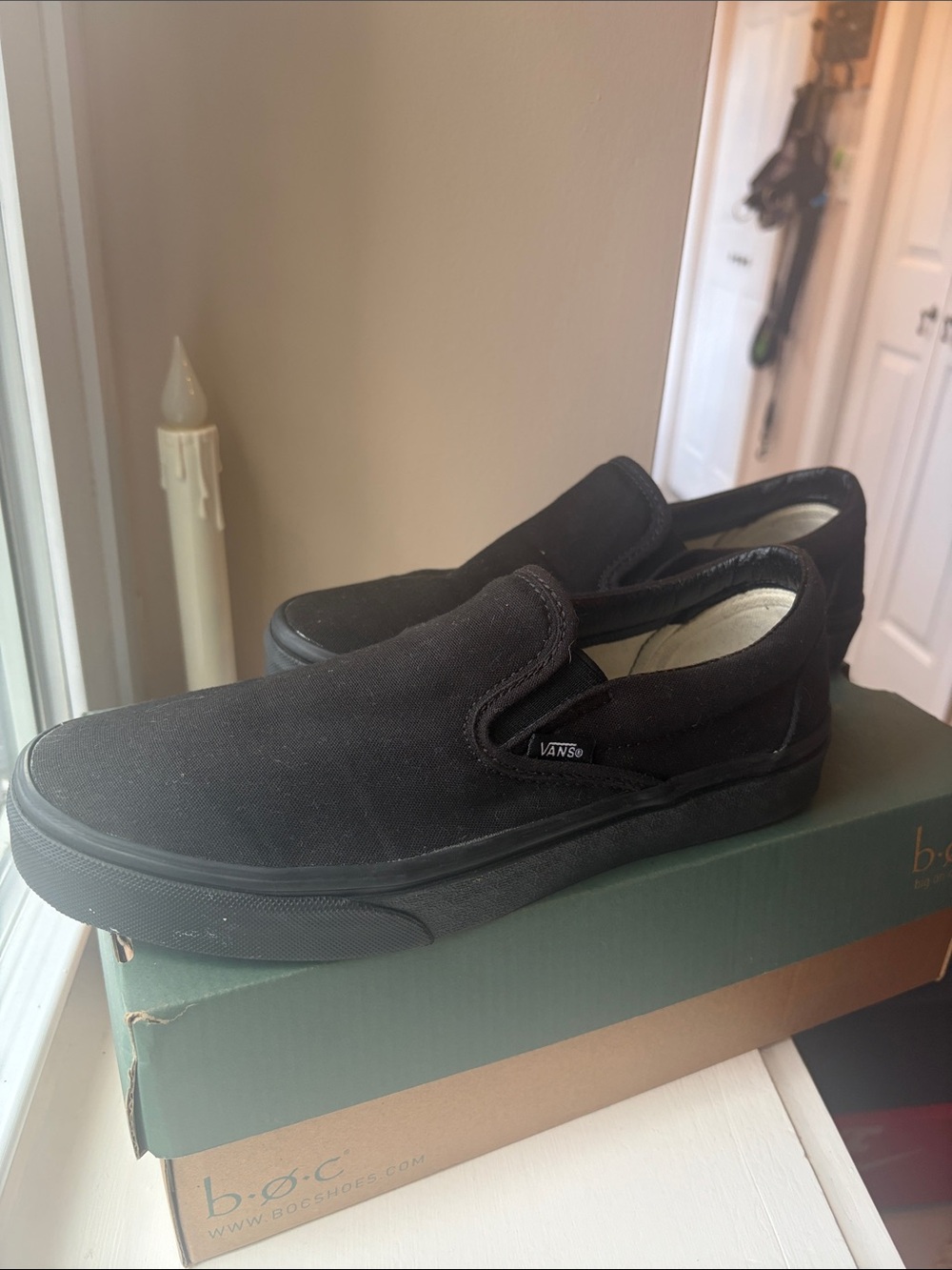 Vans Classic Slip-On canvas Shoes in Black